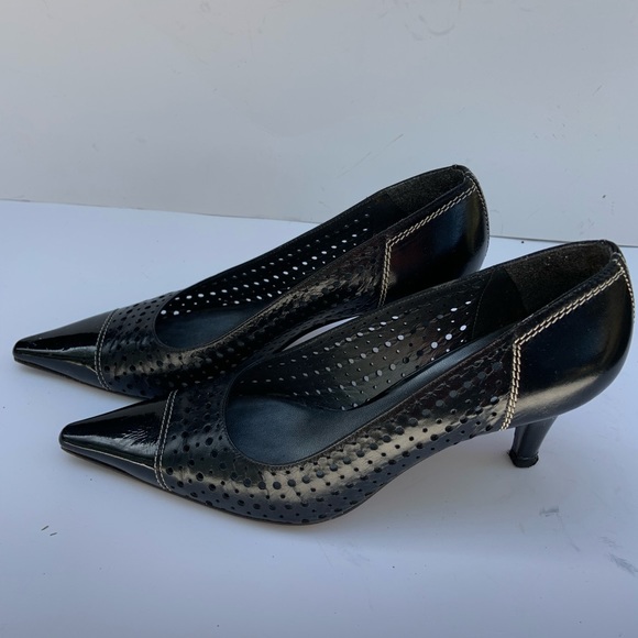 Stuart Weitzman Black Heels Size 6W - Picture 7 of 13